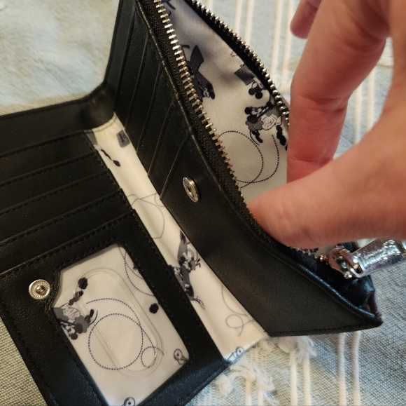 Lounge fly Disney wallet - Picture 4 of 4
